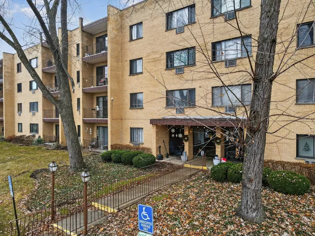 $199,000 | 6670 South Brainard Avenue, Unit 209, Countryside, IL 60525