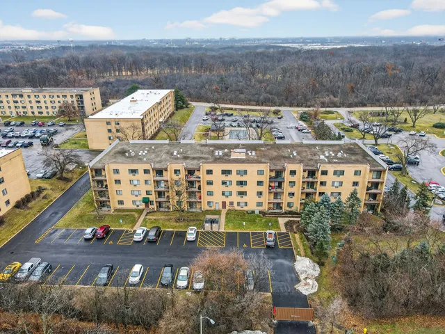 $199,000 | 6670 South Brainard Avenue, Unit 209, Countryside, IL 60525