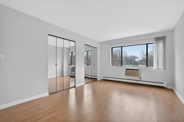 $199,000 | 6670 South Brainard Avenue, Unit 209, Countryside, IL 60525