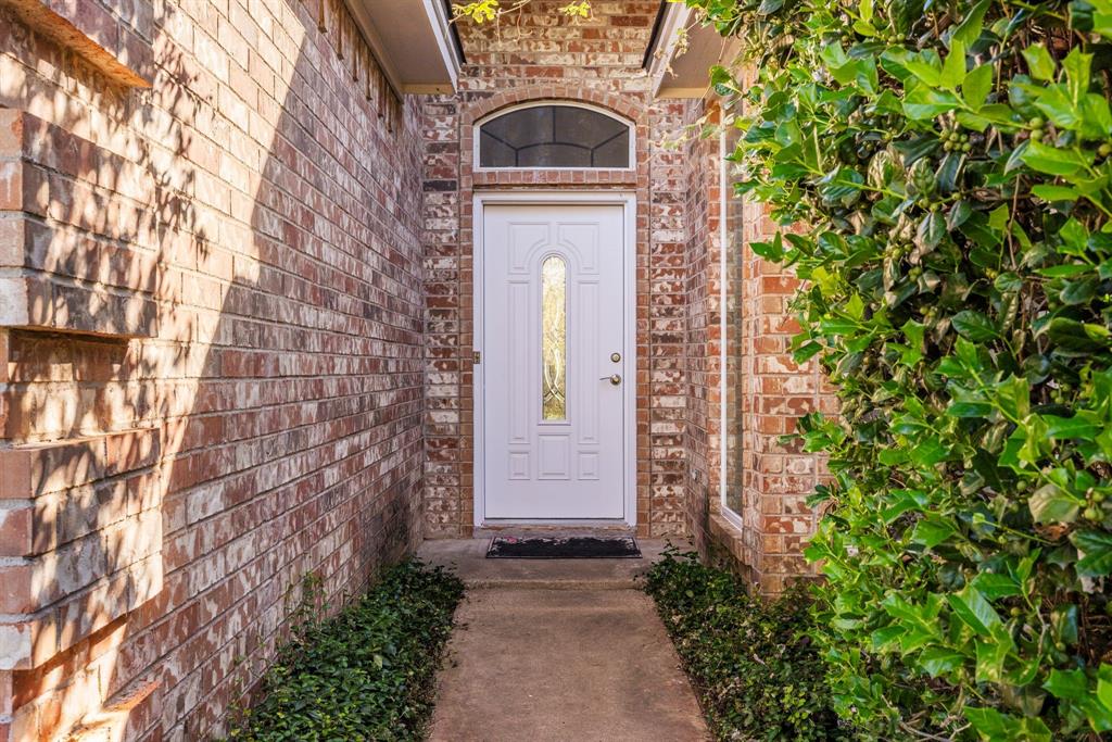 2609 Castle Road Burleson, TX 76028 - Photo 2 of 31 Gallery Image 2