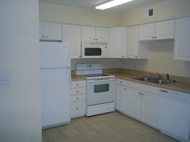 109 Cambridge Circle, Unit H7 Murrells Inlet, SC 29576 - Photo 2 of 4