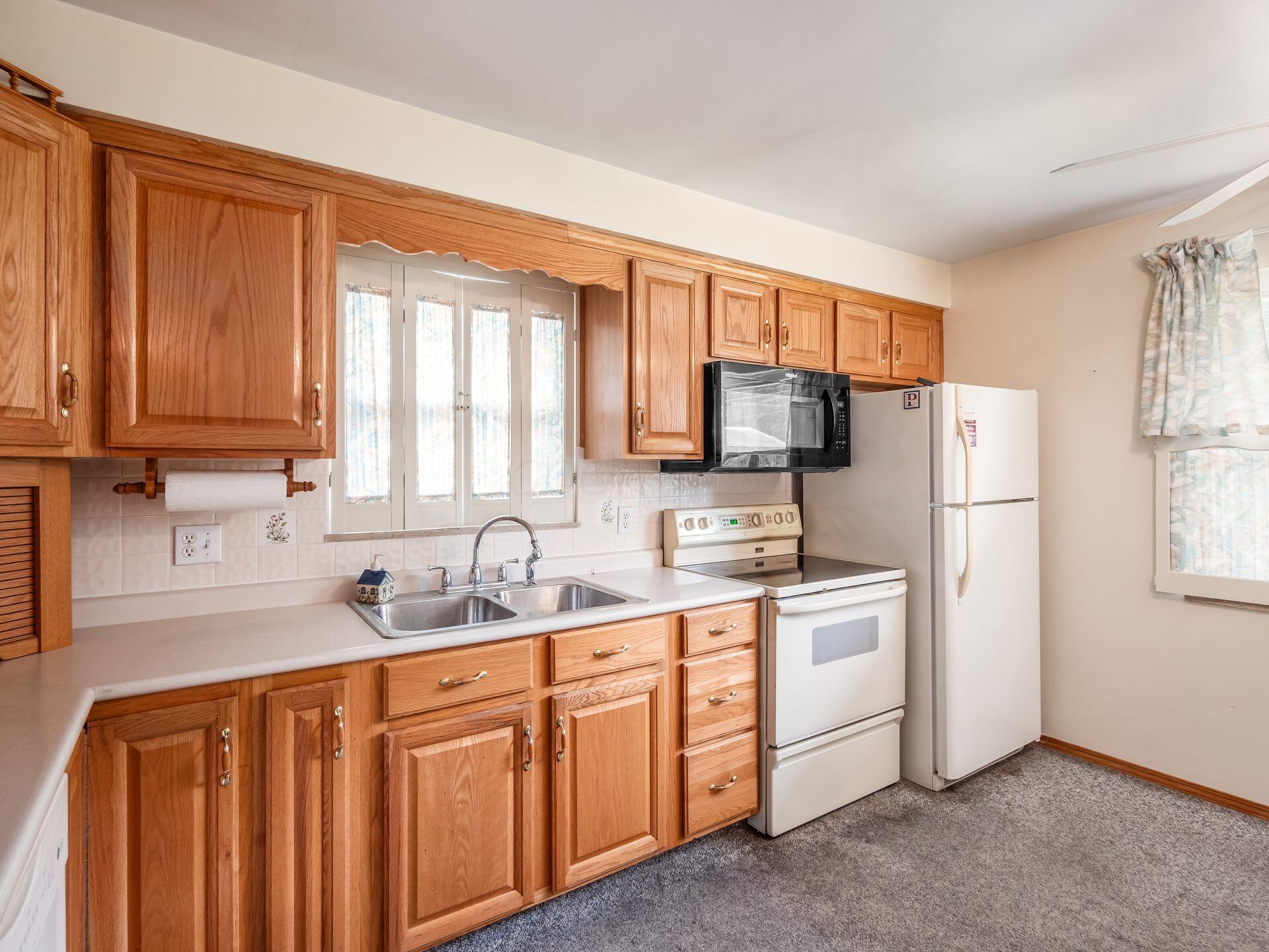 380 Topsfield Road Columbus, OH 43228 - Photo 18 of 42