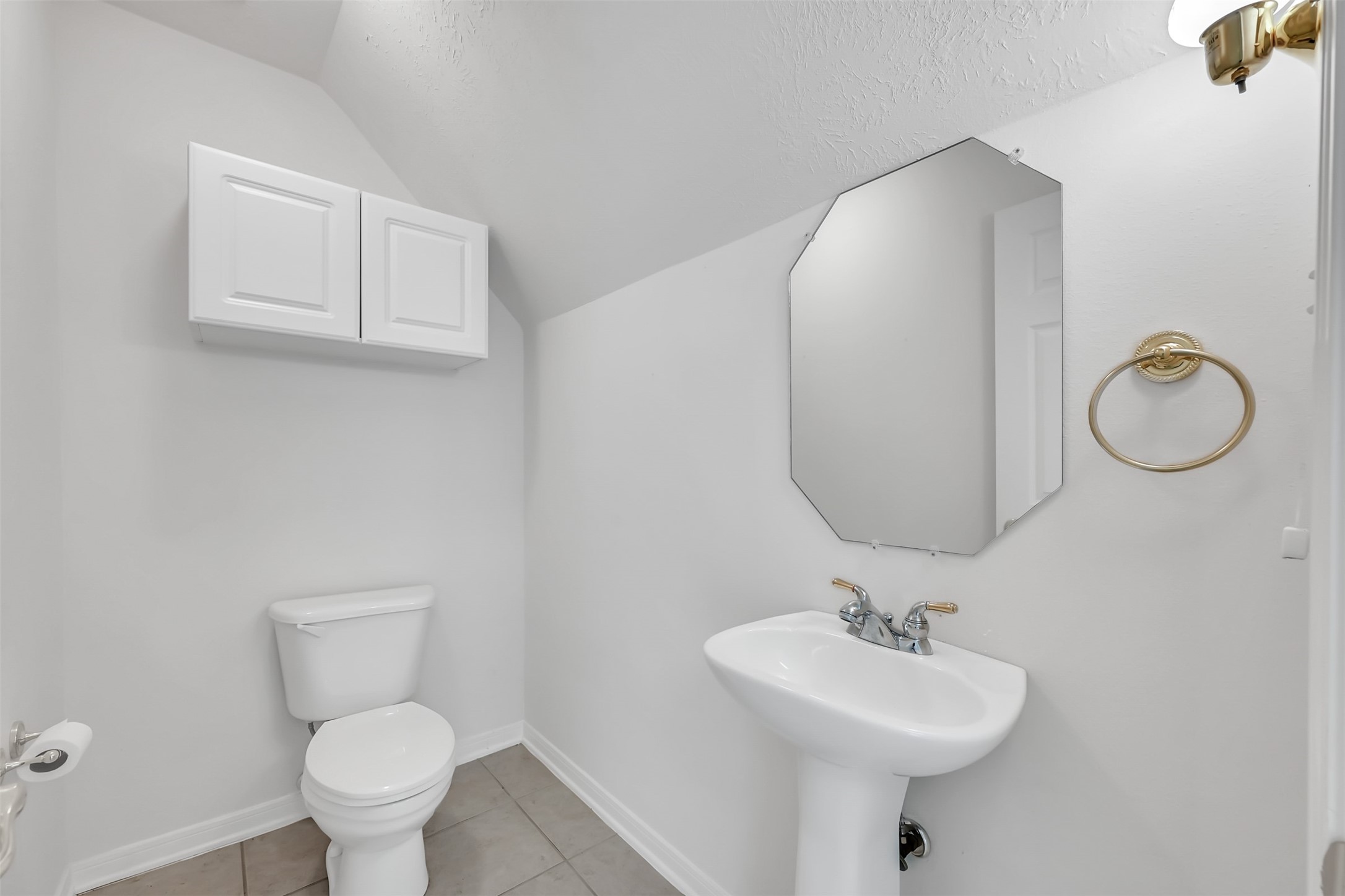 47 Presidio Road Montgomery, TX 77356 - Photo 12 of 35 a bathroom with a toilet sink and mirror