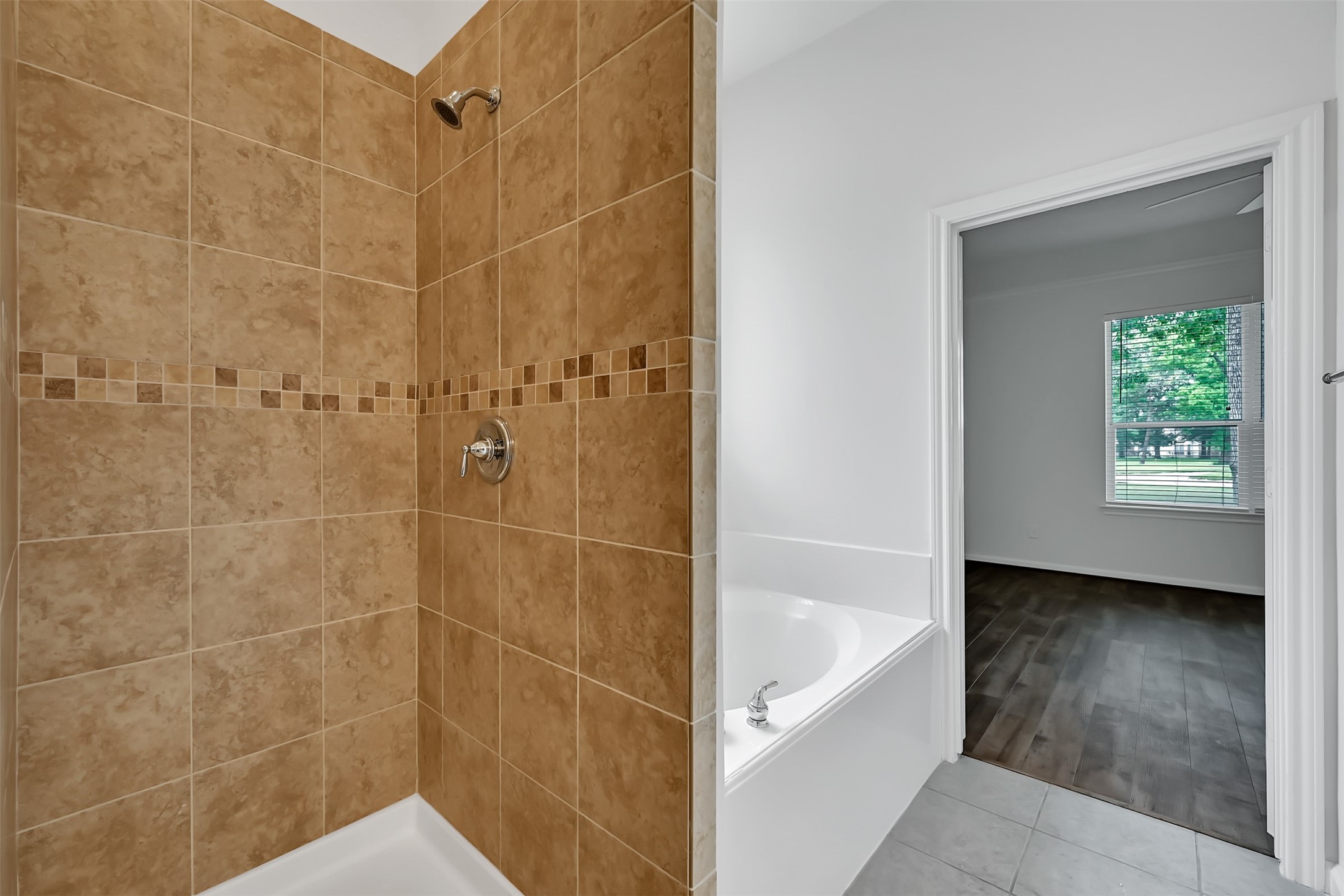 47 Presidio Road Montgomery, TX 77356 - Photo 18 of 35 a bathroom with a bathtub and a shower