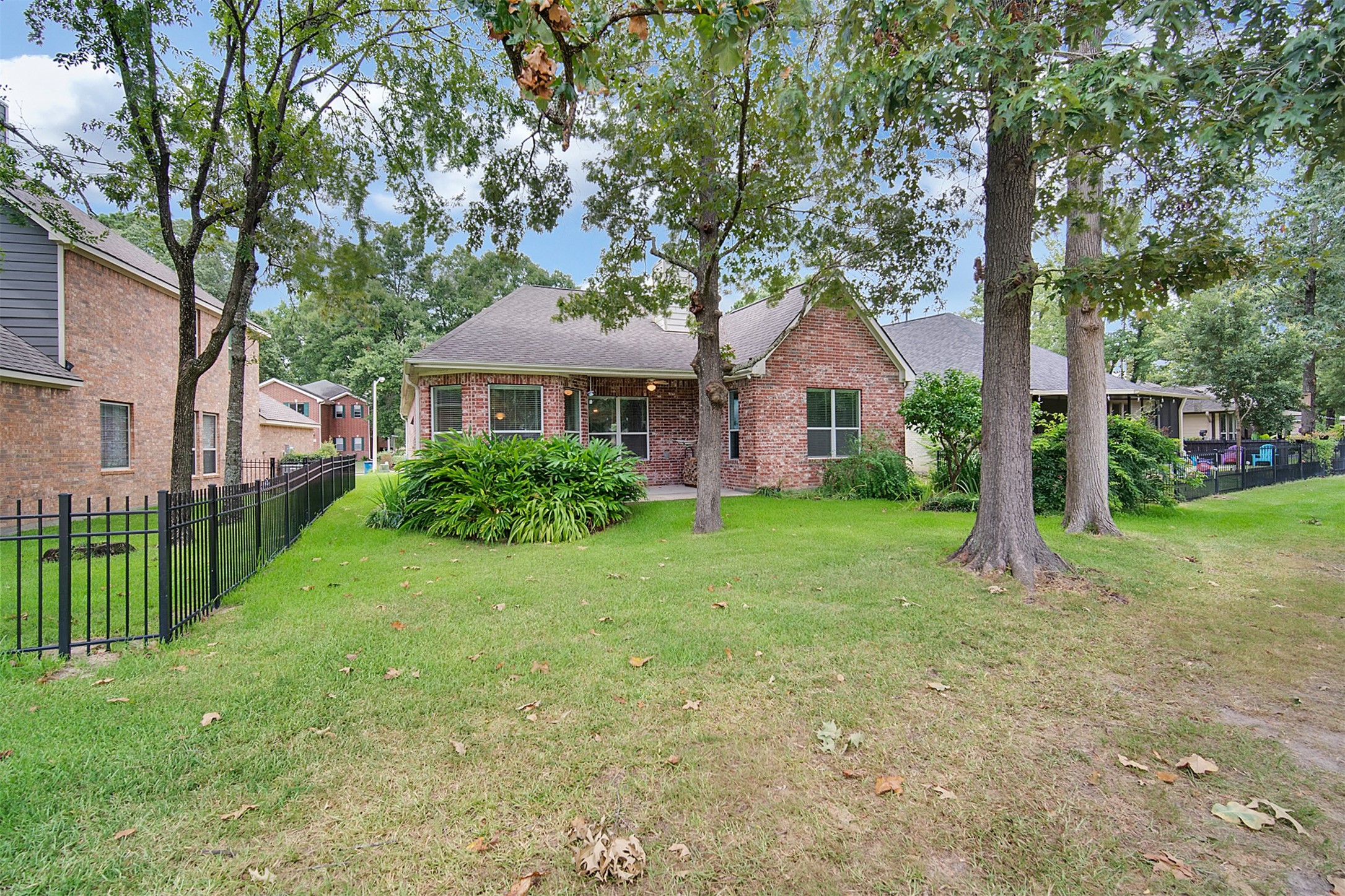 47 Presidio Road Montgomery, TX 77356 - Photo 31 of 35 a front view of a house with a garden and trees
