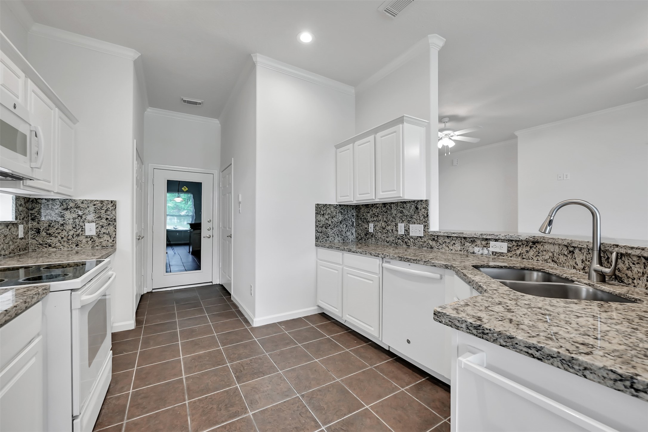 47 Presidio Road Montgomery, TX 77356 - Photo 7 of 35 a kitchen with stainless steel appliances granite countertop a sink stove and cabinets