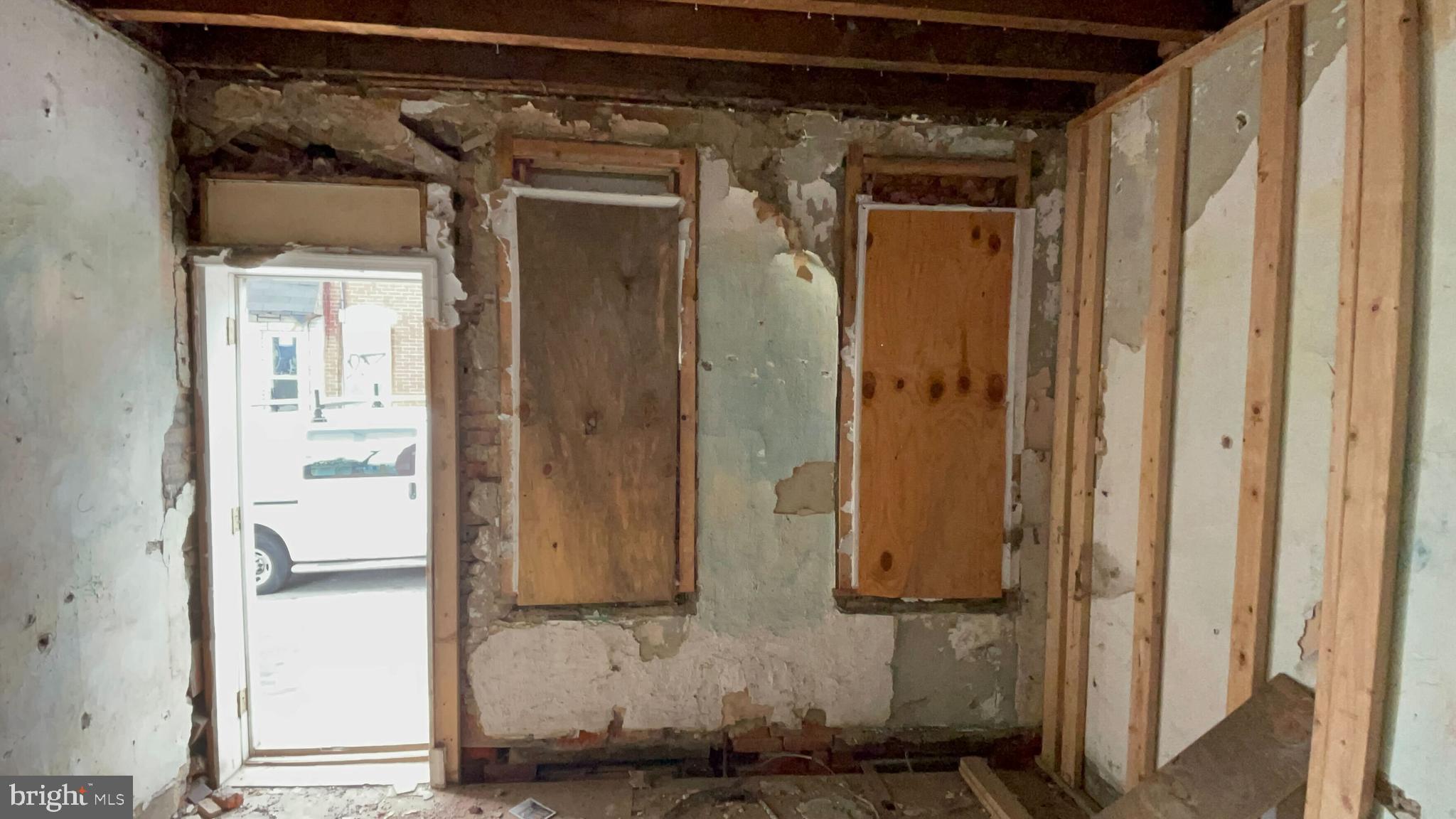 2085 East Clementine Street Philadelphia, PA 19134 - Photo 2 of 12 Gallery Image 2