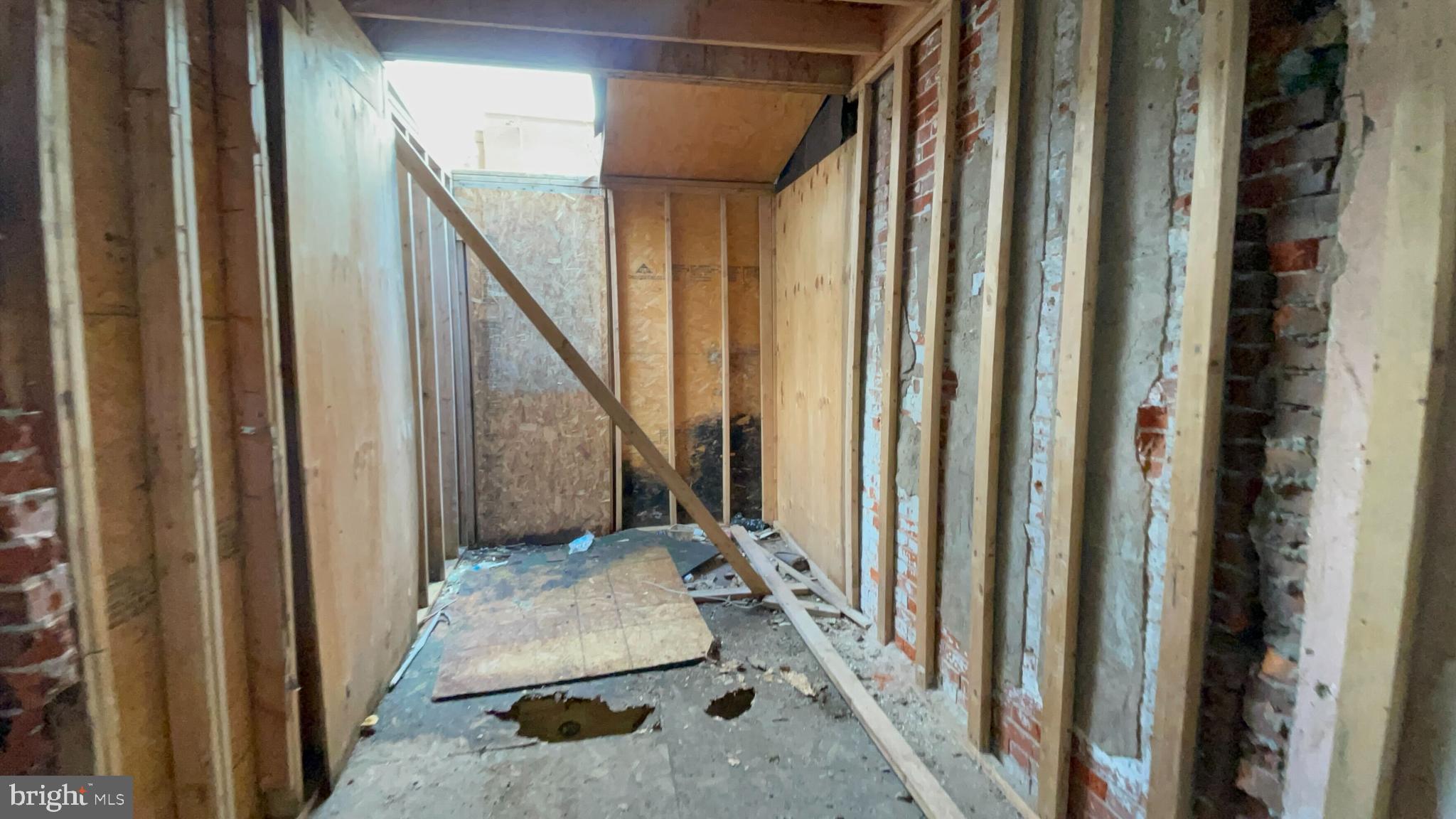 2085 East Clementine Street Philadelphia, PA 19134 - Photo 3 of 12 Gallery Image 3