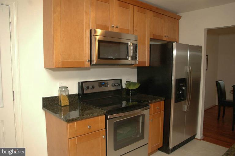 16917 Longdraft Road Gaithersburg, MD 20878 - Photo 2 of 23 Kitchen