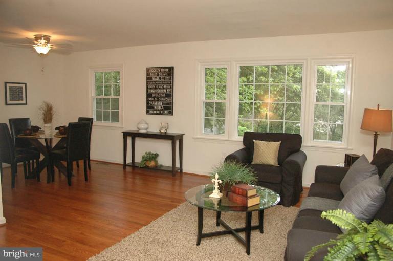 16917 Longdraft Road Gaithersburg, MD 20878 - Photo 16 of 23 Living Room