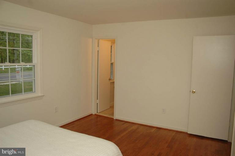 16917 Longdraft Road Gaithersburg, MD 20878 - Photo 17 of 23 Bedroom (Master)