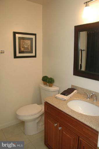 16917 Longdraft Road Gaithersburg, MD 20878 - Photo 4 of 23 bathroom