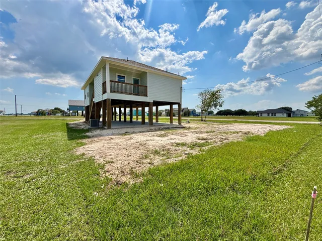 a view of a house with a yard balcony