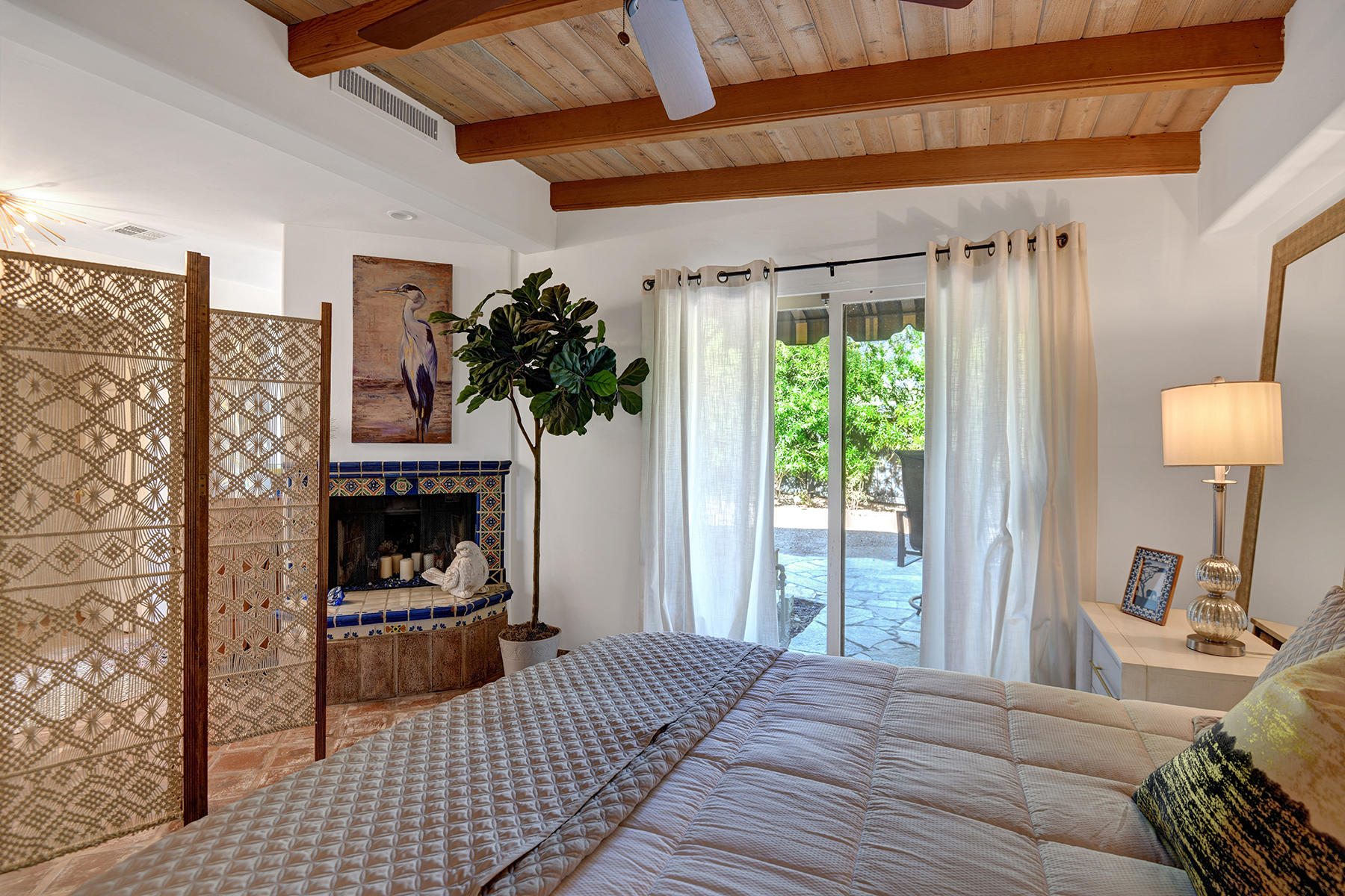 71677 Tunis Road Rancho Mirage, CA 92270 - Photo 18 of 37 a bedroom with a bed and a window