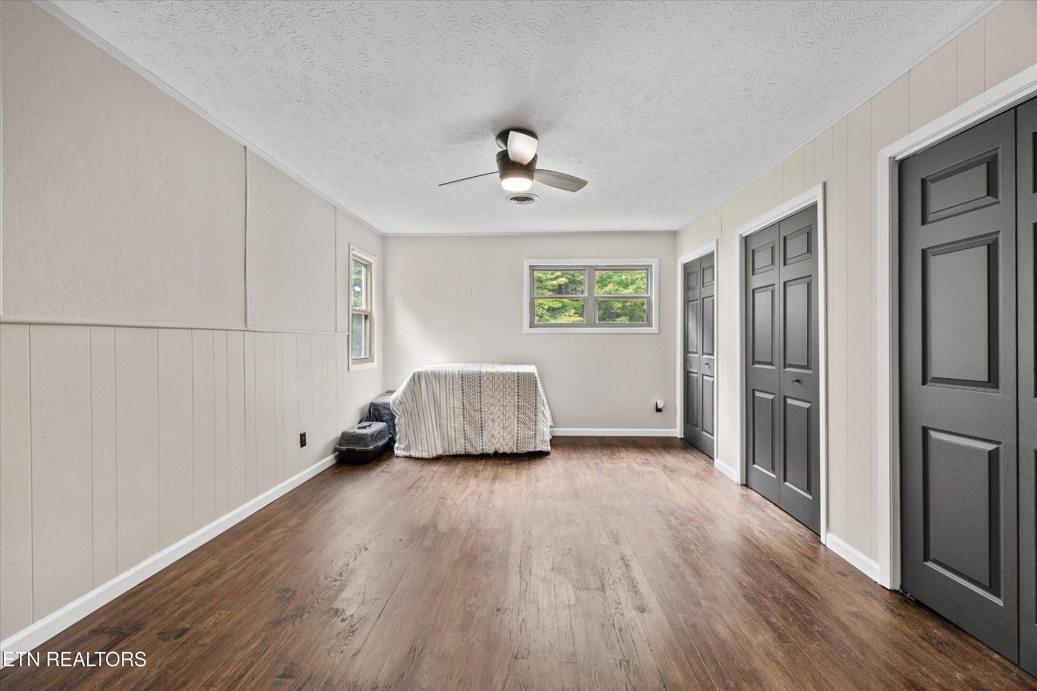 484 HC Smith Drive Oneida, TN 37841 - Photo 21 of 35 a view of a livingroom with wooden floor and window