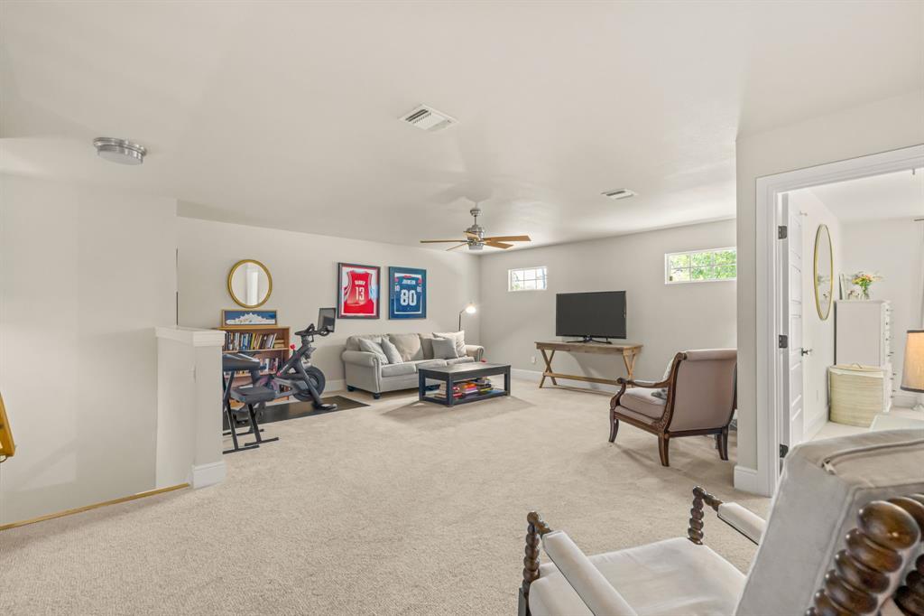 809 Edgefield Road Fort Worth, TX 76107 - Photo 25 of 32