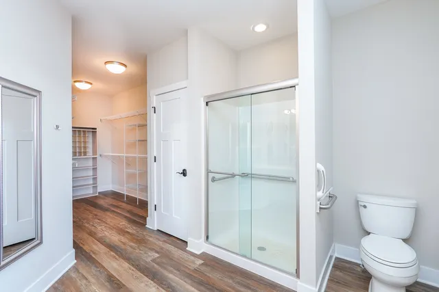 a view of utility room with washer and dryer