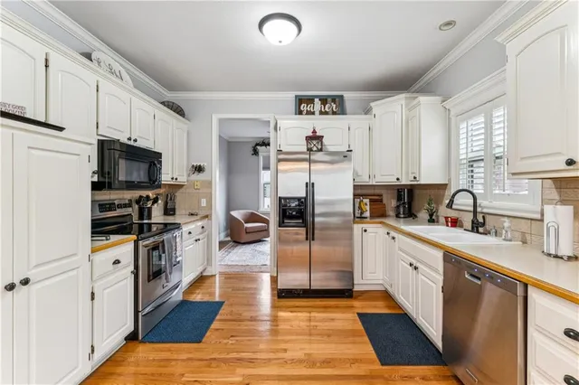 $390,000 | 209 Hillside Drive, Baldwin City, KS 66006