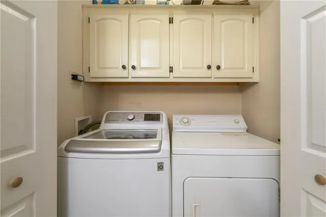 $390,000 | 209 Hillside Drive, Baldwin City, KS 66006