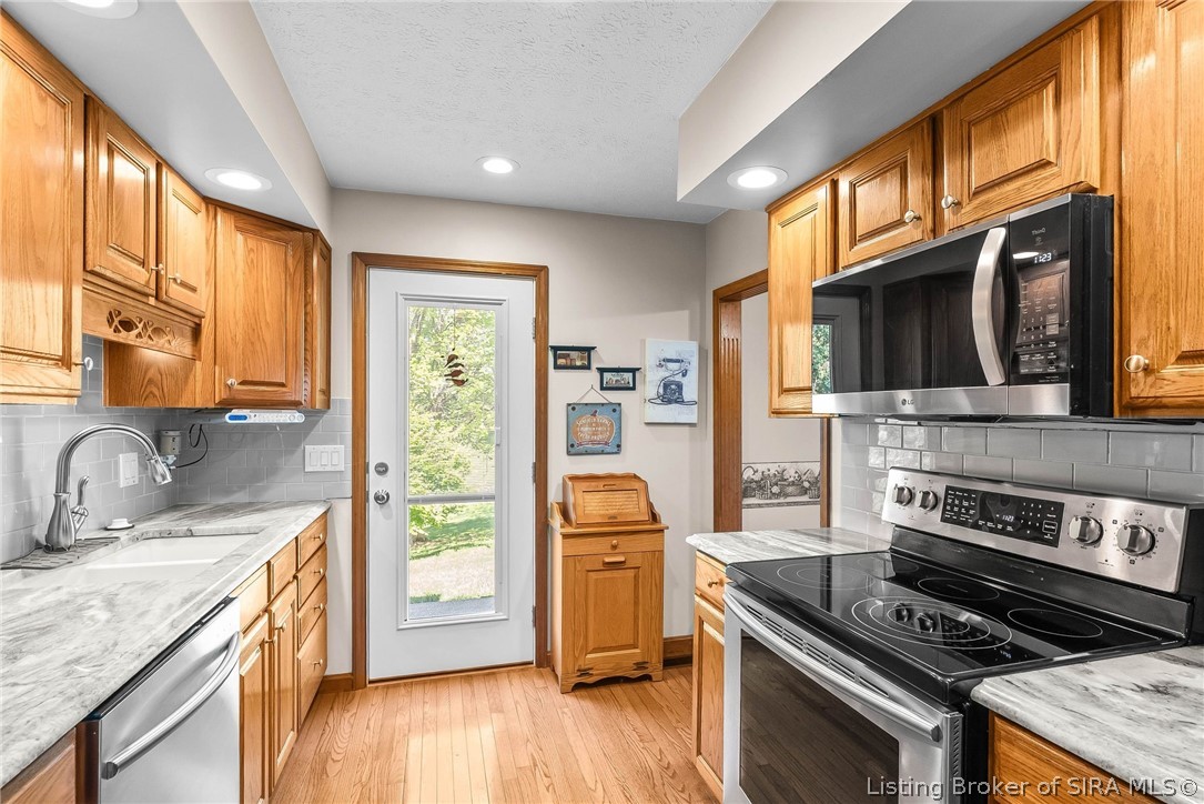 4013 Scenic Valley Road Floyds Knobs, IN 47119 - Photo 5 of 53