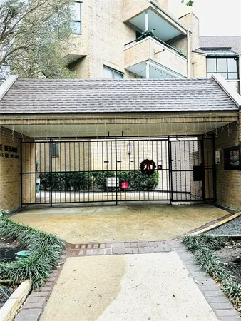 $1,900 | 5200 Weslayan Street, Unit 311, Houston, TX 77005