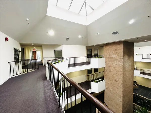 $1,900 | 5200 Weslayan Street, Unit 311, Houston, TX 77005