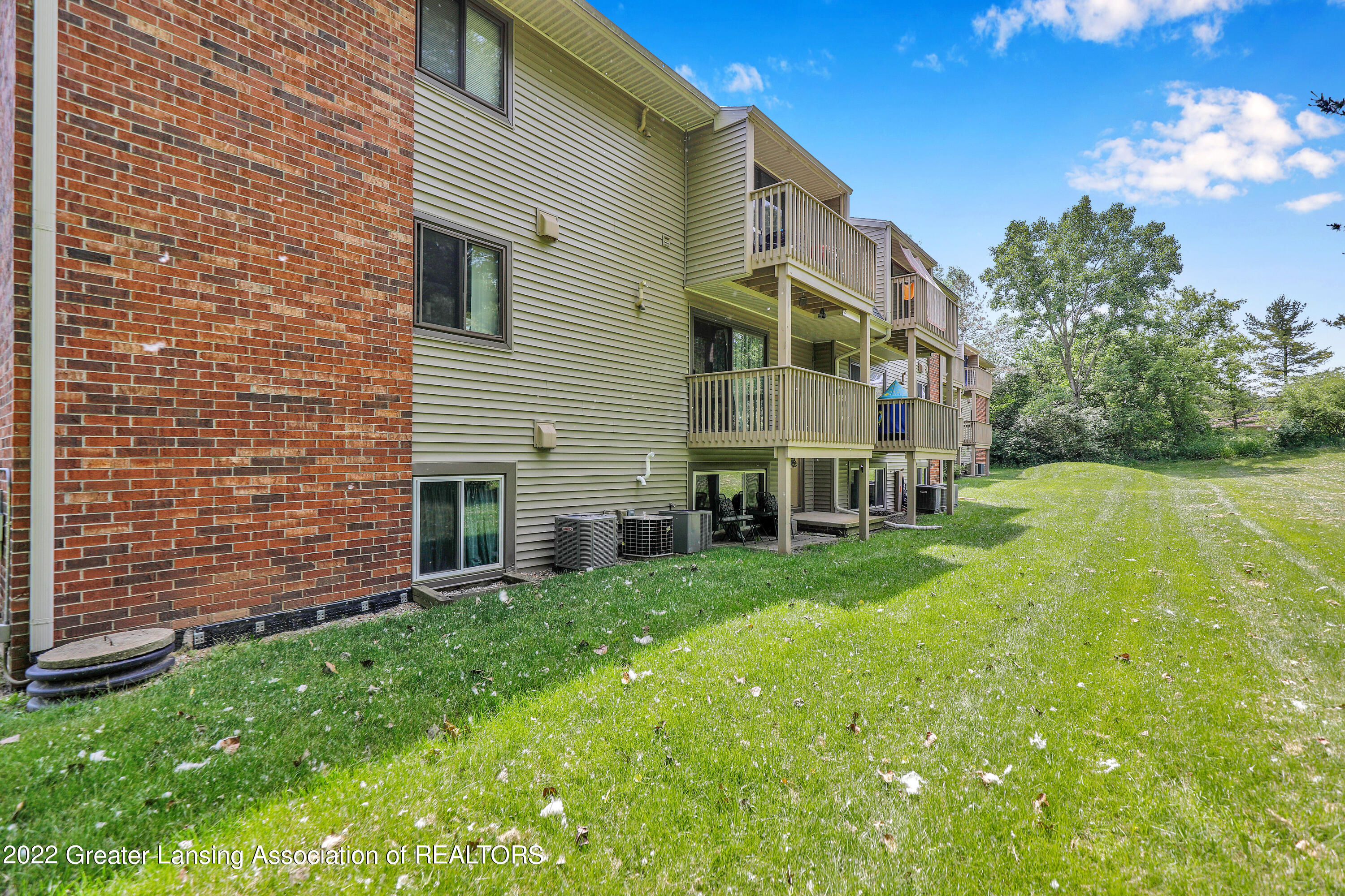 1747 Maple Ridge Road, Unit 11 Haslett, MI 48840 - Photo 4 of 18 _I3A4890