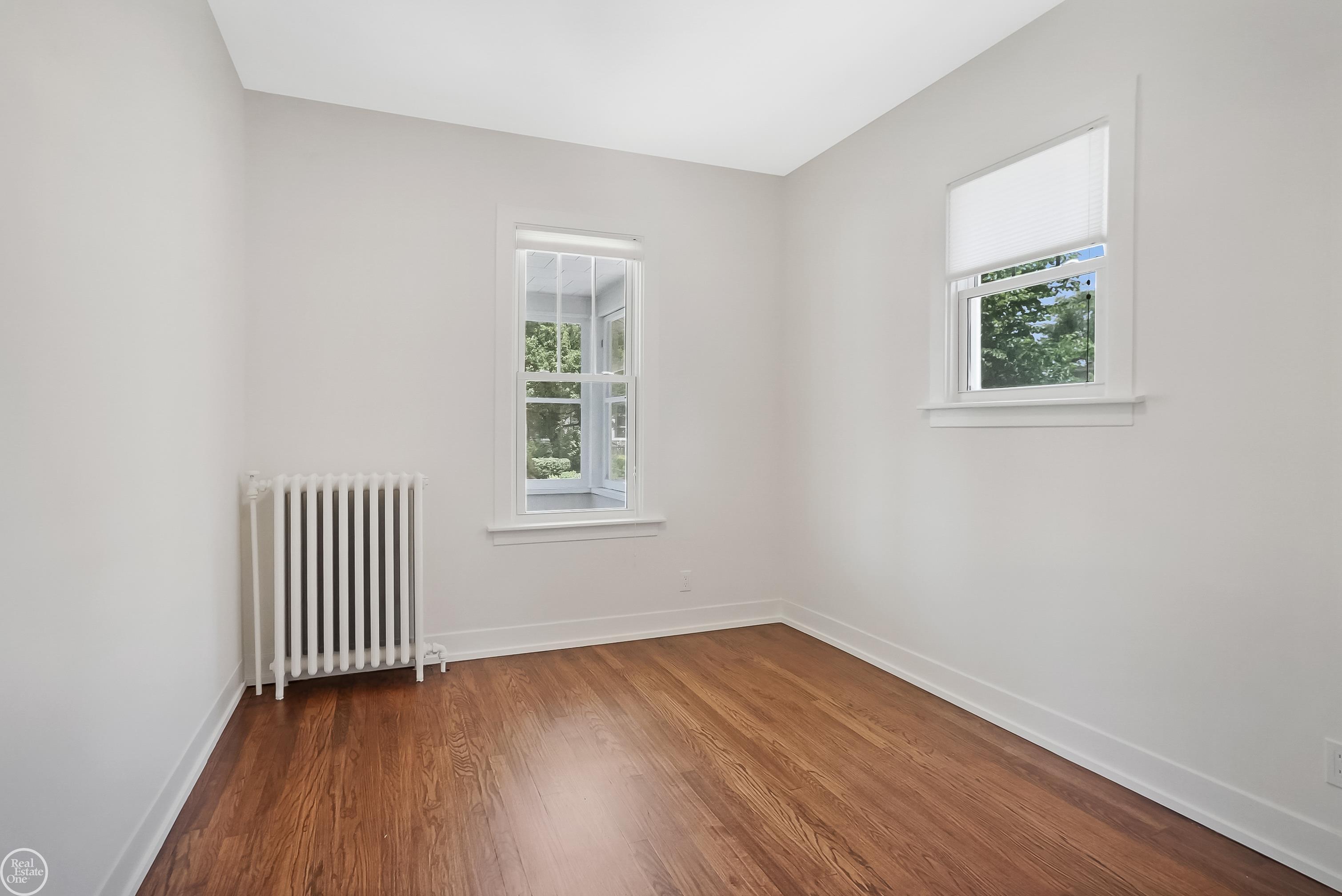 1047 Harvard Road Berkley, MI 48072 - Photo 13 of 19 50164130-11c3da93-13e1-4839-a677-61299b3dd7a3.JPG