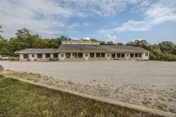 $299,000 | 33023 Highway 7, Edwards, MO 65326