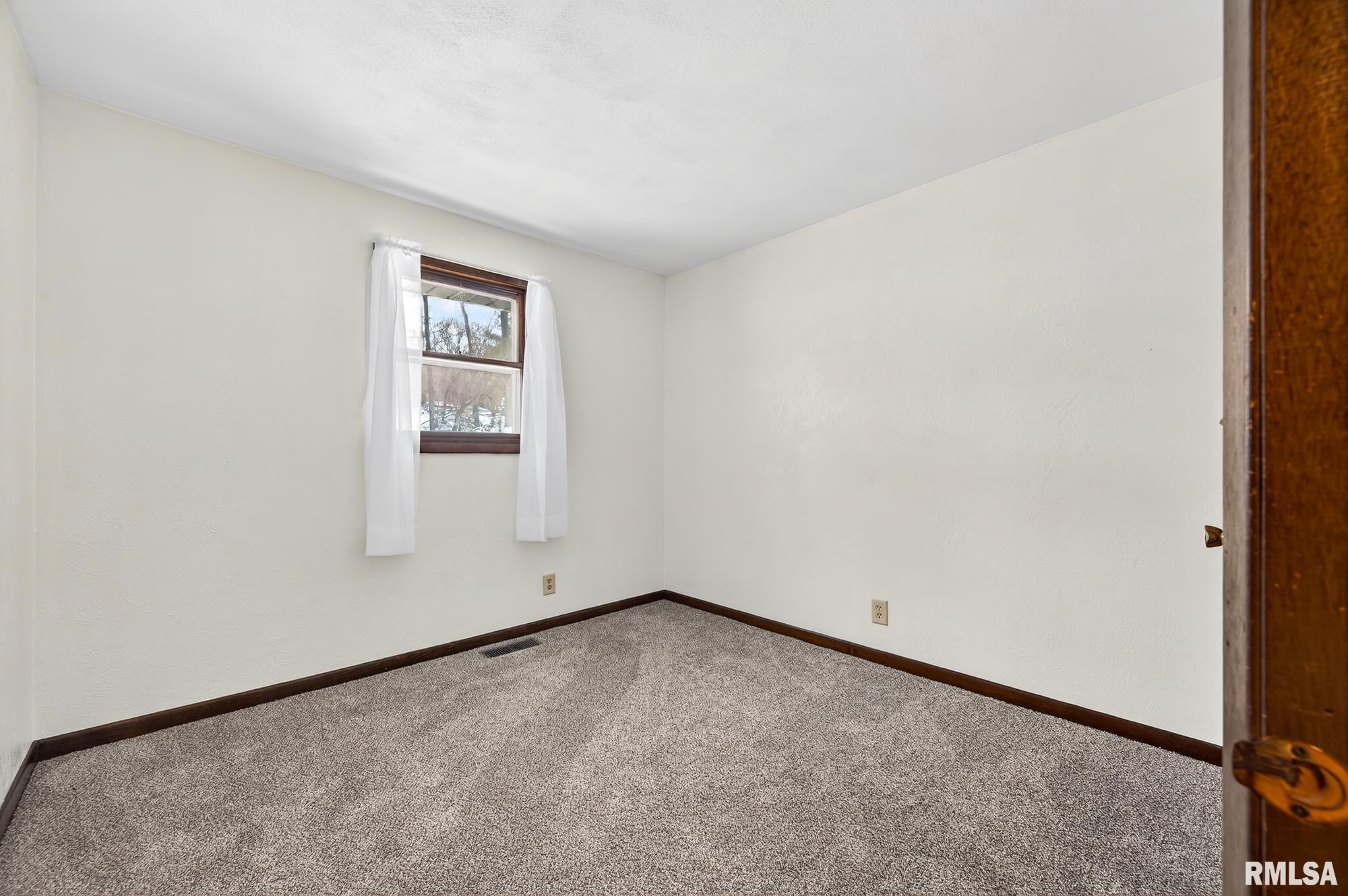 1206 Timber Lane Pekin, IL 61554 - Photo 16 of 26