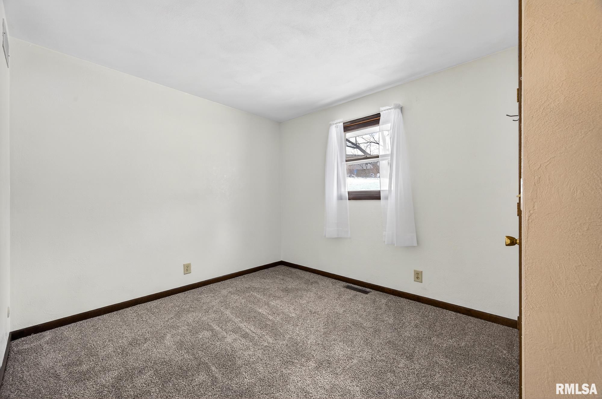 1206 Timber Lane Pekin, IL 61554 - Photo 17 of 26