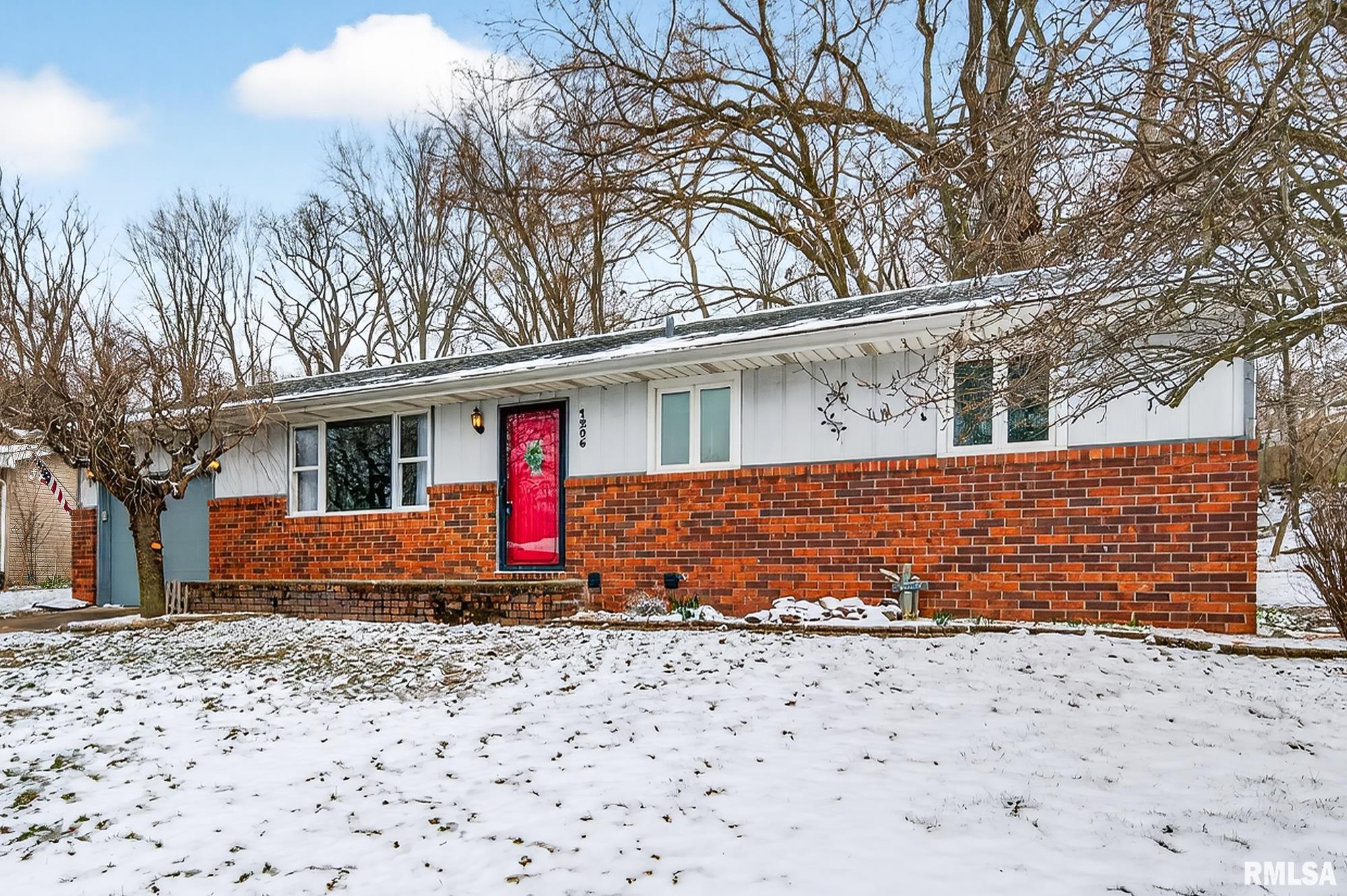 1206 Timber Lane Pekin, IL 61554 - Photo 3 of 26