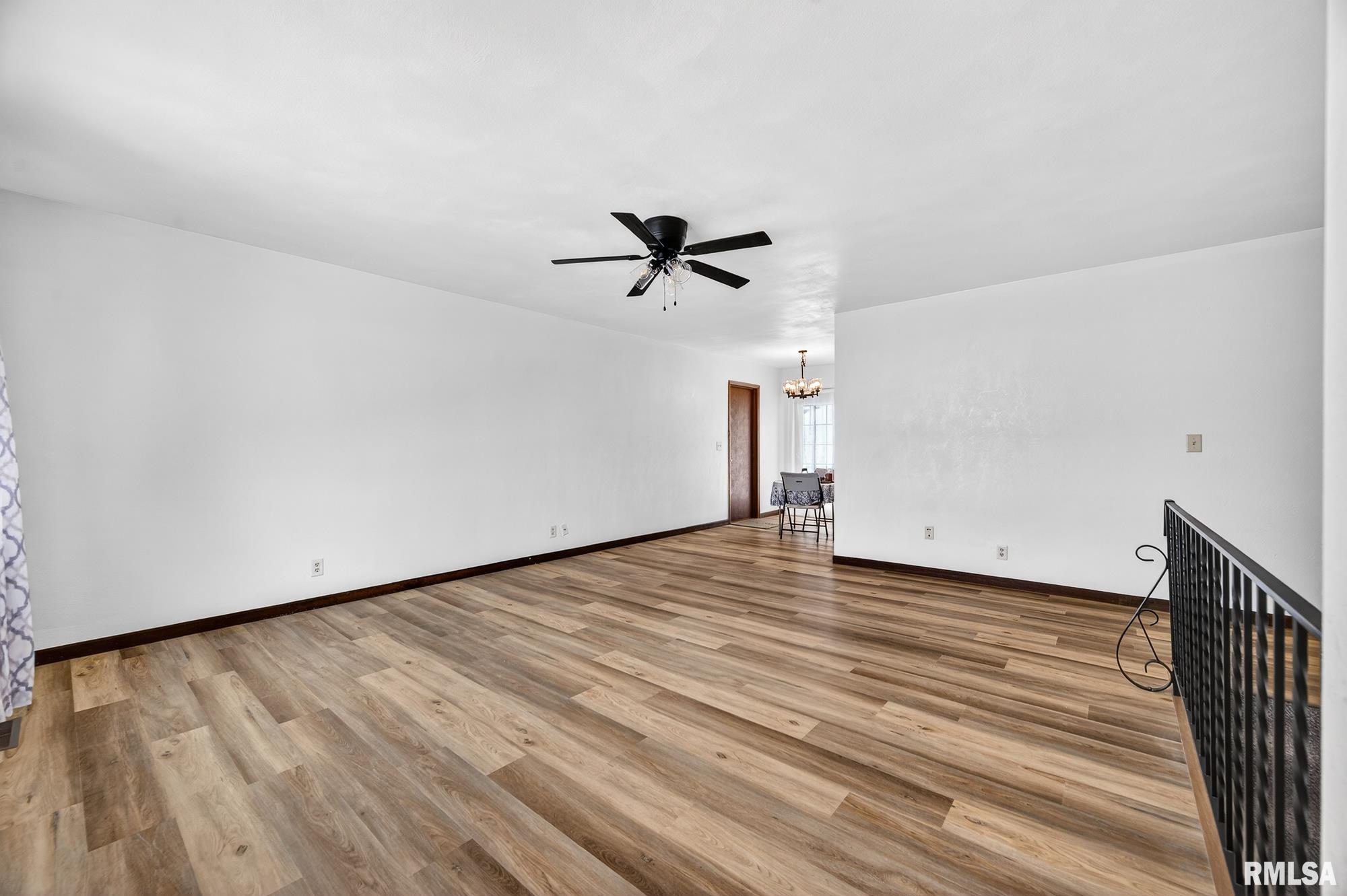 1206 Timber Lane Pekin, IL 61554 - Photo 4 of 26