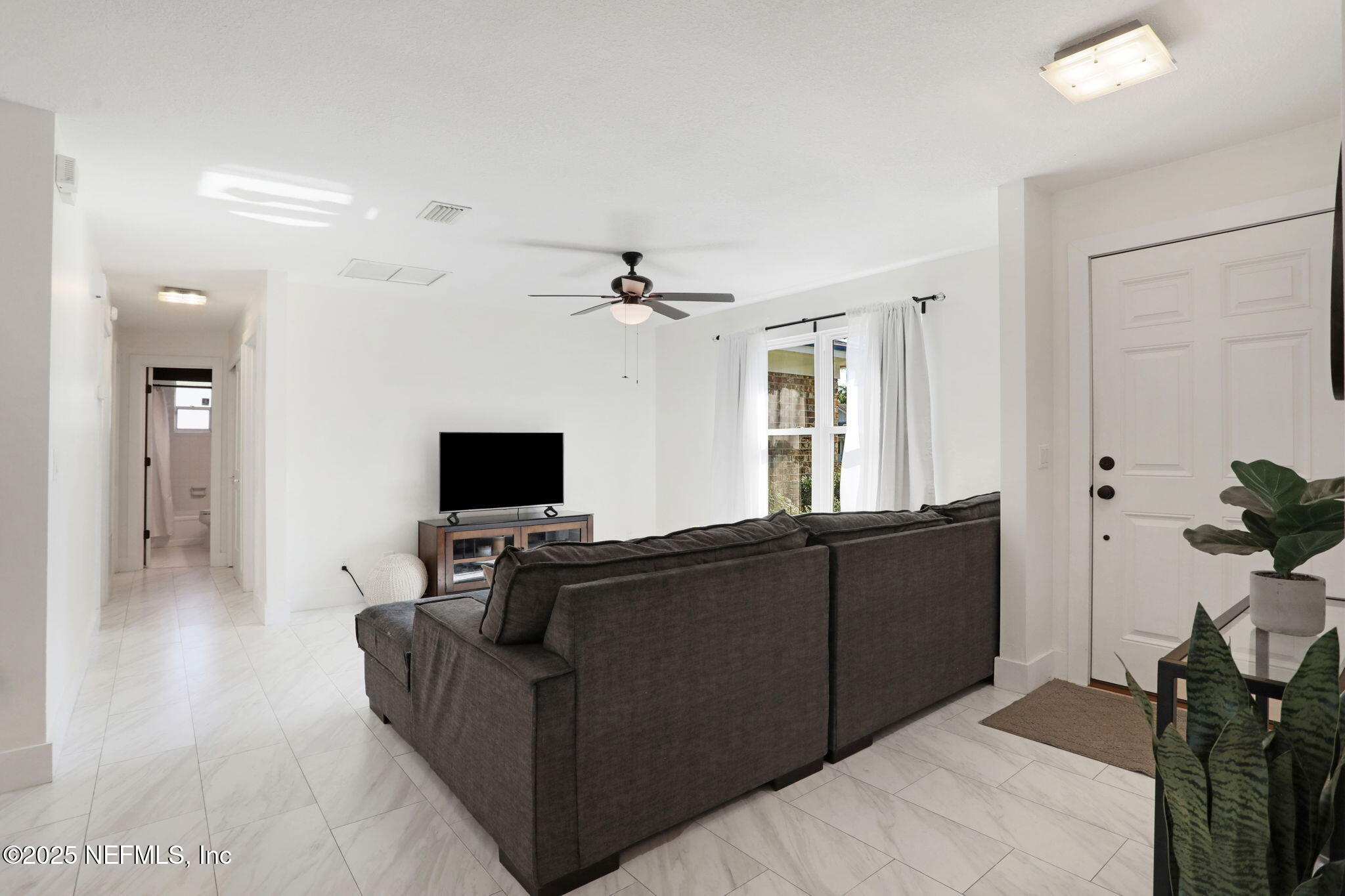 10337 Autumn Valley Road Jacksonville, FL 32257 - Photo 7 of 46 Entry/Living