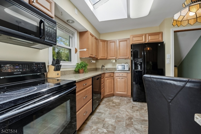 66 Warwick Circle Springfield, NJ 07081 - Photo 12 of 35