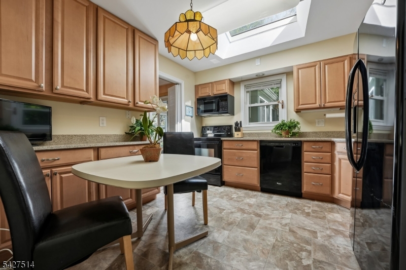 66 Warwick Circle Springfield, NJ 07081 - Photo 13 of 35