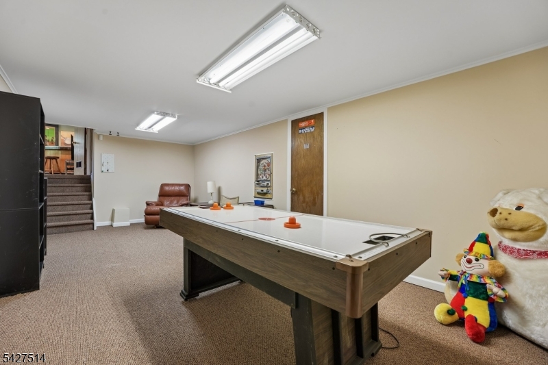 66 Warwick Circle Springfield, NJ 07081 - Photo 22 of 35