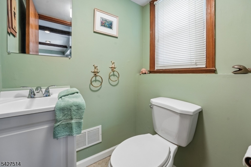 66 Warwick Circle Springfield, NJ 07081 - Photo 23 of 35