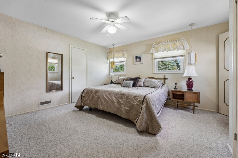66 Warwick Circle Springfield, NJ 07081 - Photo 25 of 35