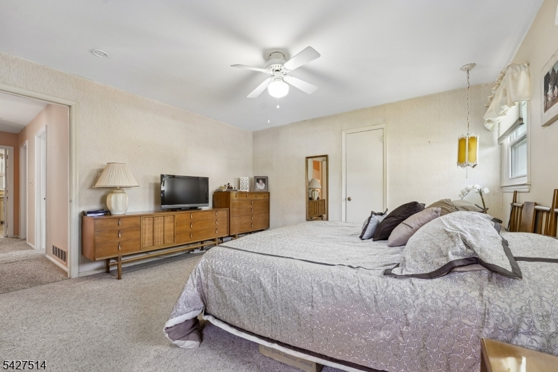 66 Warwick Circle Springfield, NJ 07081 - Photo 27 of 35
