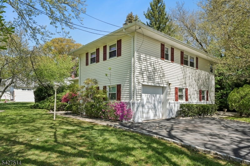 66 Warwick Circle Springfield, NJ 07081 - Photo 3 of 35