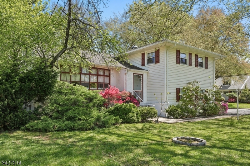66 Warwick Circle Springfield, NJ 07081 - Photo 4 of 35