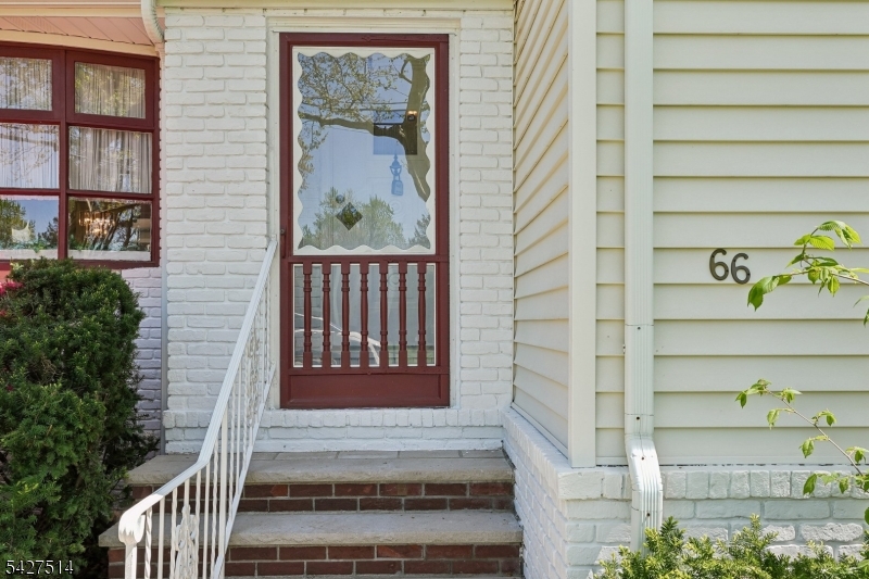 66 Warwick Circle Springfield, NJ 07081 - Photo 5 of 35