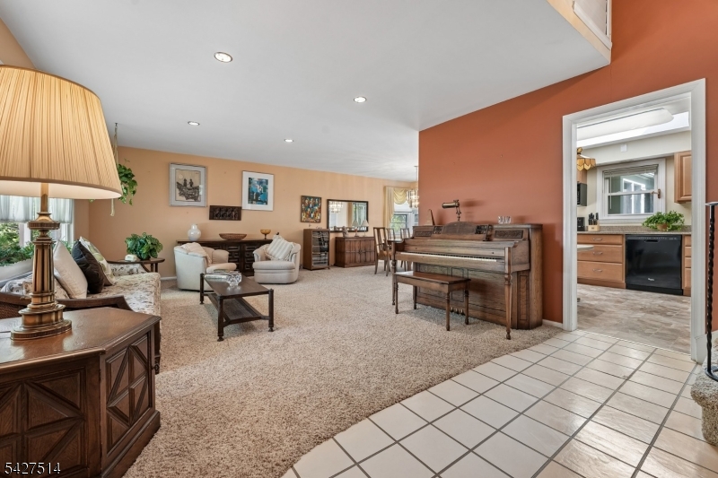 66 Warwick Circle Springfield, NJ 07081 - Photo 6 of 35