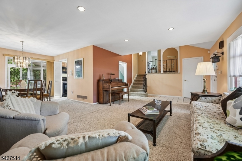 66 Warwick Circle Springfield, NJ 07081 - Photo 9 of 35