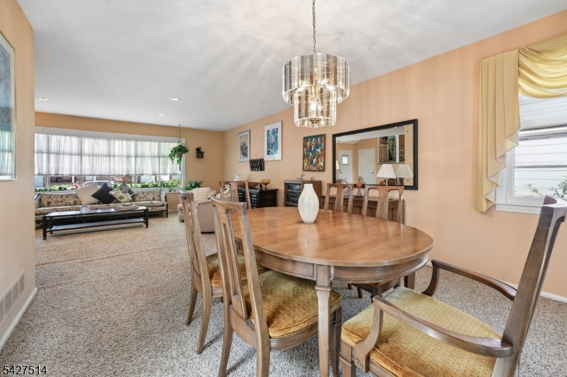 66 Warwick Circle Springfield, NJ 07081 - Photo 10 of 35