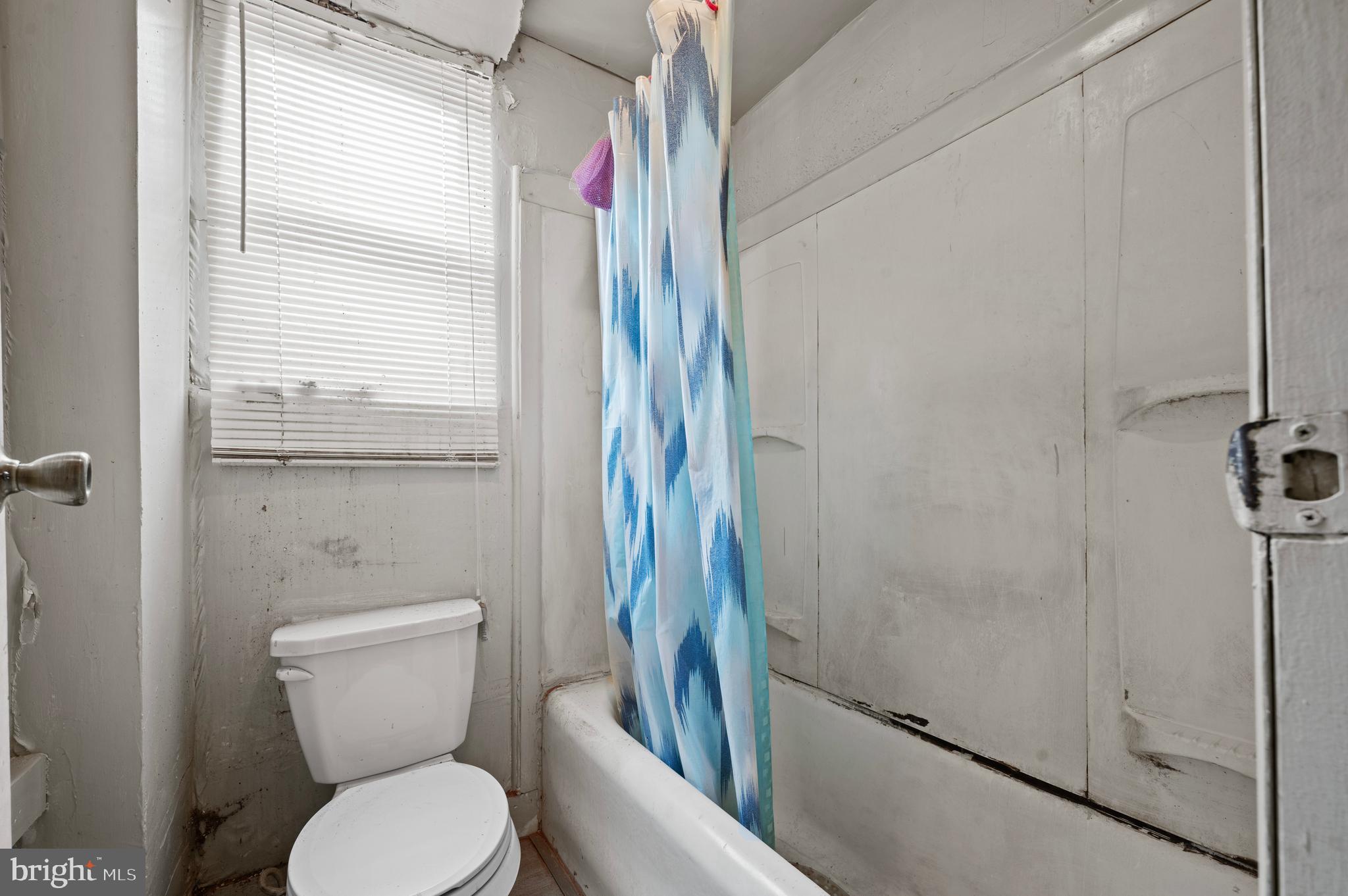 5819 Theodore Street Philadelphia, PA 19143 - Photo 20 of 37 Bathroom (Unit 2)