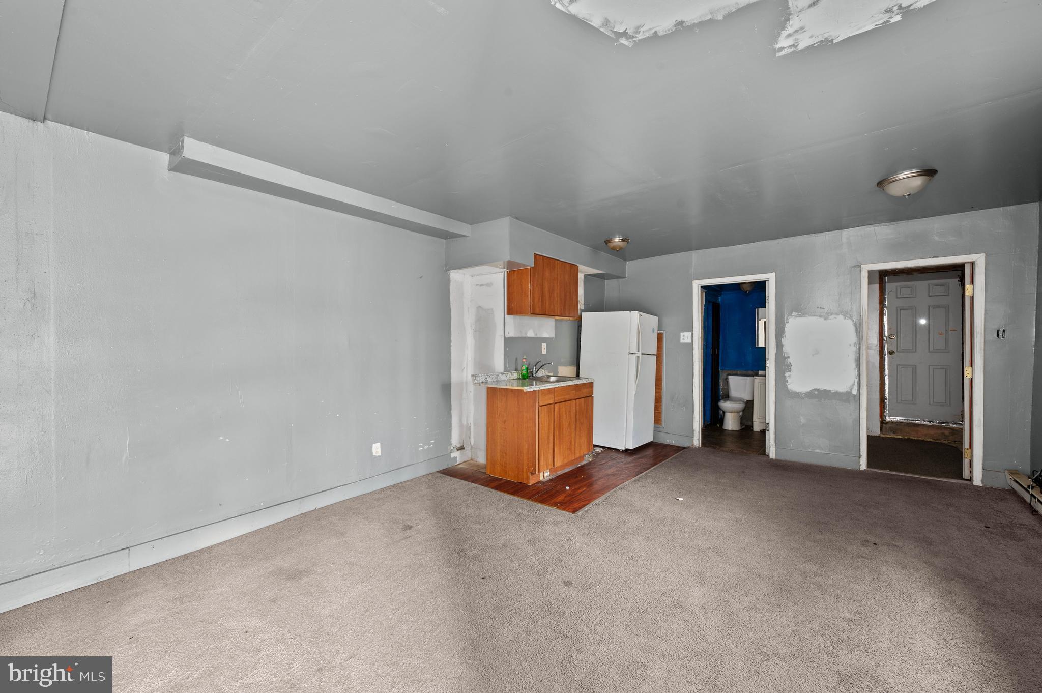 5819 Theodore Street Philadelphia, PA 19143 - Photo 5 of 37 Living Room
(Ground Level
