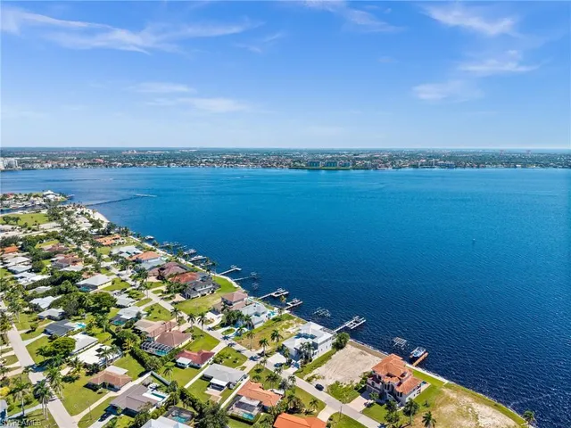$1,599,999 | 1020 Dolphin Drive, Cape Coral, FL 33904