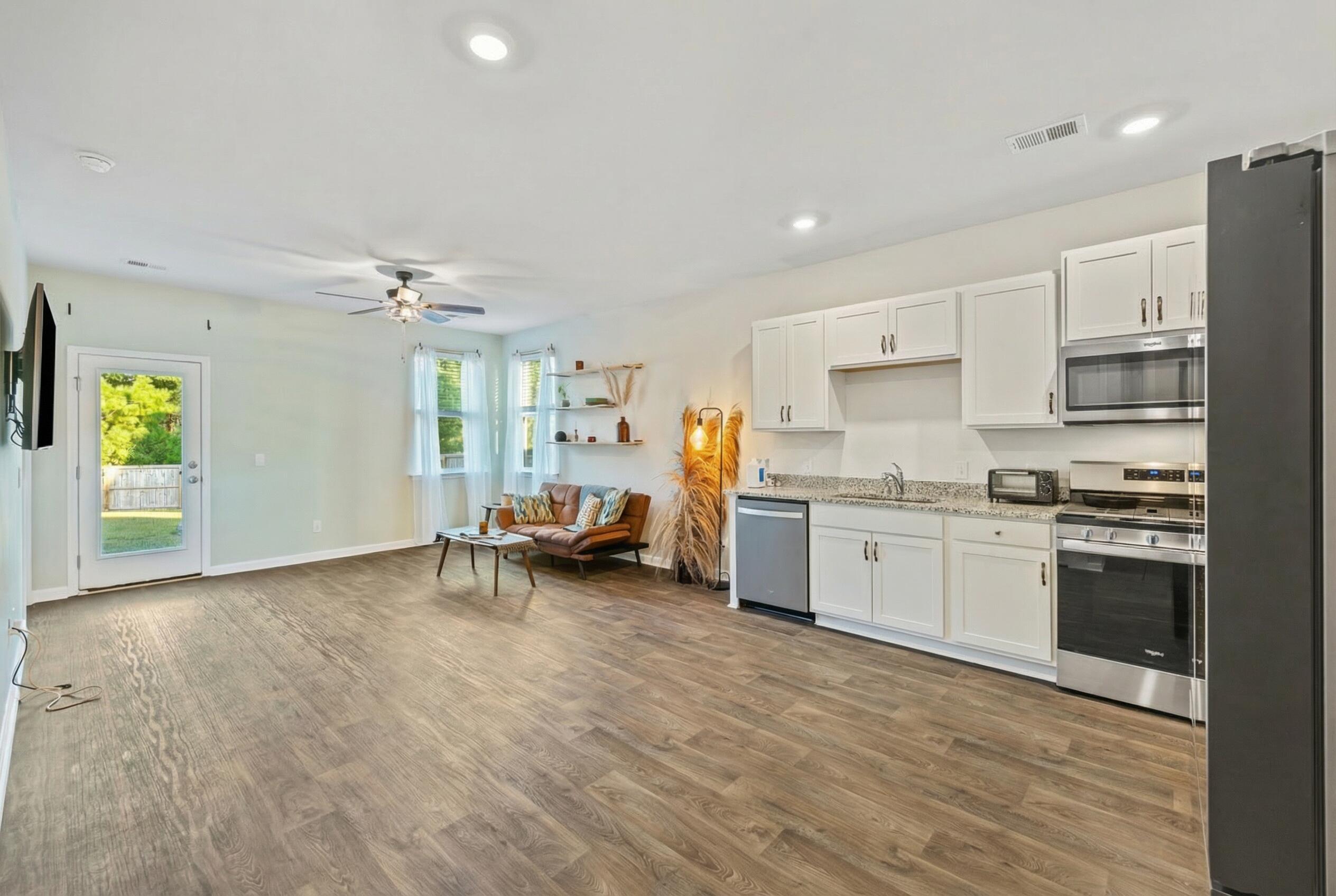 1023 Peridote Way Ladson, SC 29456 - Photo 9 of 52 b2d3213d-eacb-4588-9582-c636fc02b7a9